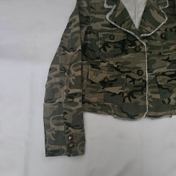 Bailey's Point Camo Print Frayed Trim Buttoned Pockets Jean Jacket Size L 11/13 - Picture 10 of 16